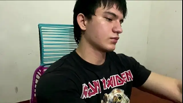 Snapshot of ErickWalton chatting on 10.07.25 ErickWalton online show from 10.07.25