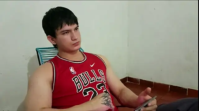 Snapshot of ErickWalton chatting on 10.12.25 ErickWalton online show from 10.12.25