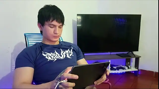 Snapshot of ErickWalton chatting on 10.21.25 ErickWalton online show from 10.21.25