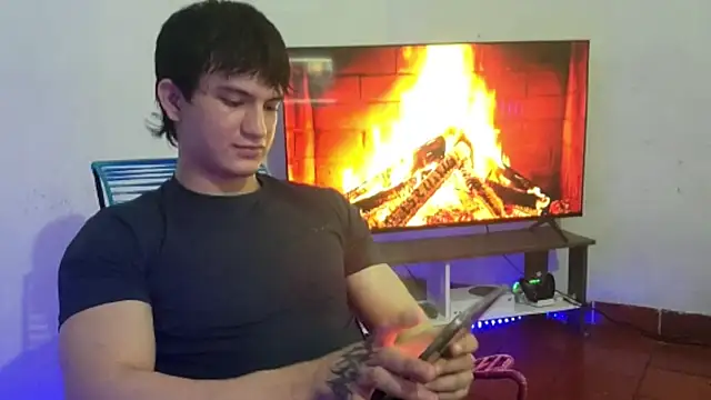 Snapshot of ErickWalton chatting on 10.23.25 ErickWalton online show from 10.23.25