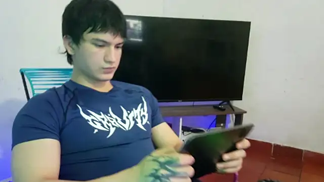 Snapshot of ErickWalton chatting on 10.24.25 ErickWalton online show from 10.24.25