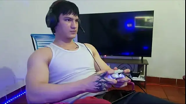 Snapshot of ErickWalton chatting on 10.25.25 ErickWalton online show from 10.25.25