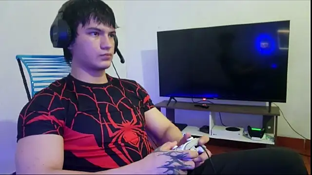 Snapshot of ErickWalton chatting on 11.02.25 ErickWalton online show from 11.02.25