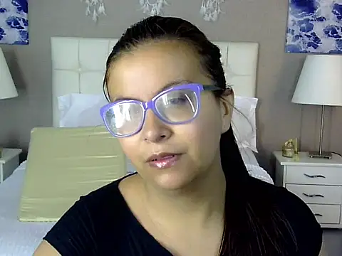 Amber Rouge  online show from 09.12.25