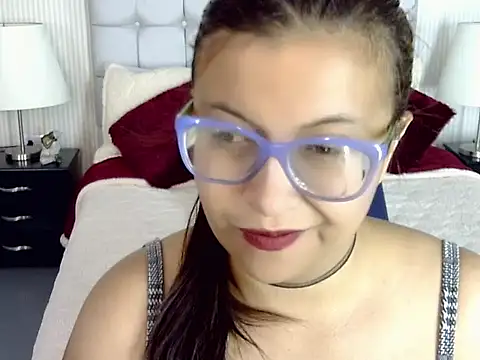 Amber Rouge  online show from 09.20.25