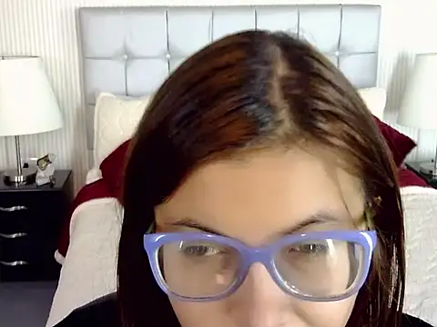 Amber Rouge  online show from 09.23.25