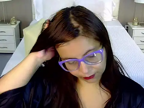 Amber Rouge  online show from 09.27.25