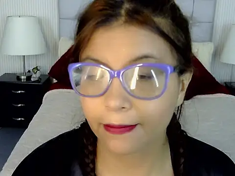 Amber Rouge  online show from 10.01.25