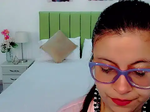 Amber Rouge  online show from 10.22.25