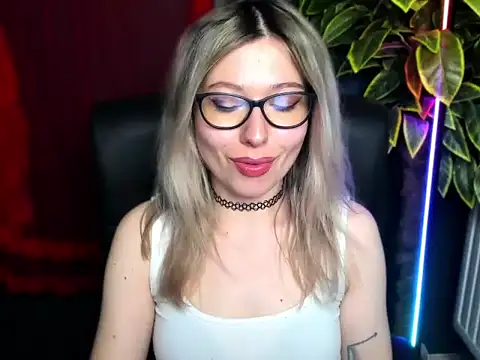 Snapshot of loveHeidi chatting on 05.14.26 loveHeidi online show from 05.14.26