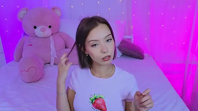 Snapshot of LumMina chatting on 09.13.25 LumMina online show from 09.13.25