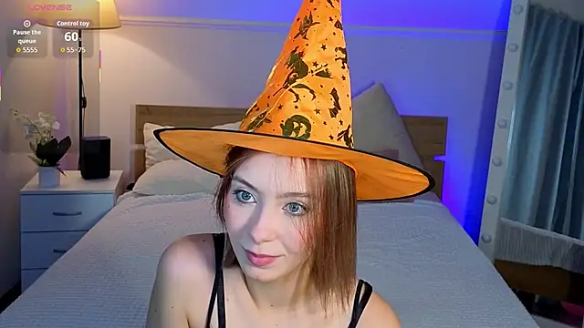 Snapshot of LumMina chatting on 11.03.25 LumMina online show from 11.03.25