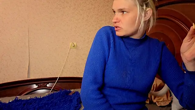 SaraSnow  online show from 04.11.26