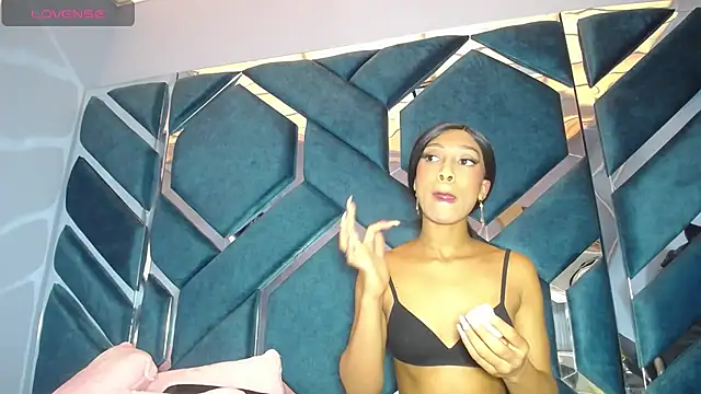 Lea Sweetly online show from 11.04.25