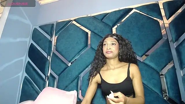 Lea Sweetly online show from 11.08.25