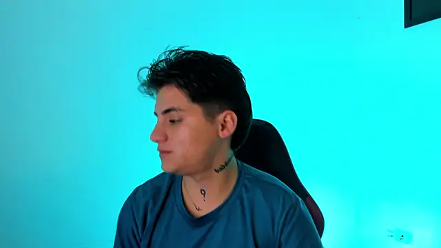 Snapshot of PeytonBox chatting on 10.02.25 PeytonBox online show from 10.02.25