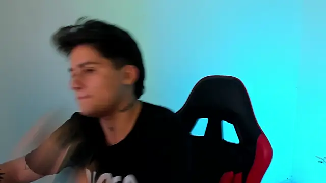 Snapshot of PeytonBox chatting on 10.04.25 PeytonBox online show from 10.04.25