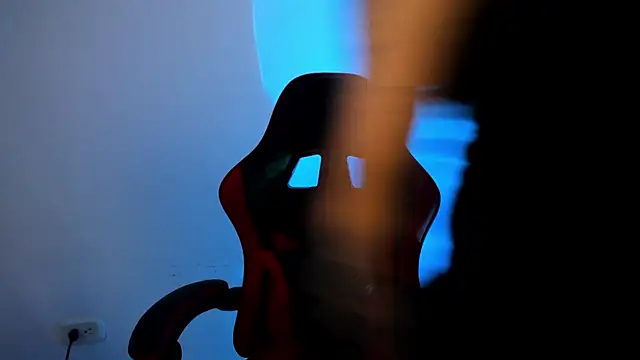 Snapshot of PeytonBox chatting on 10.09.25 PeytonBox online show from 10.09.25