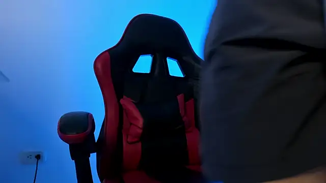 Snapshot of PeytonBox chatting on 10.14.25 PeytonBox online show from 10.14.25