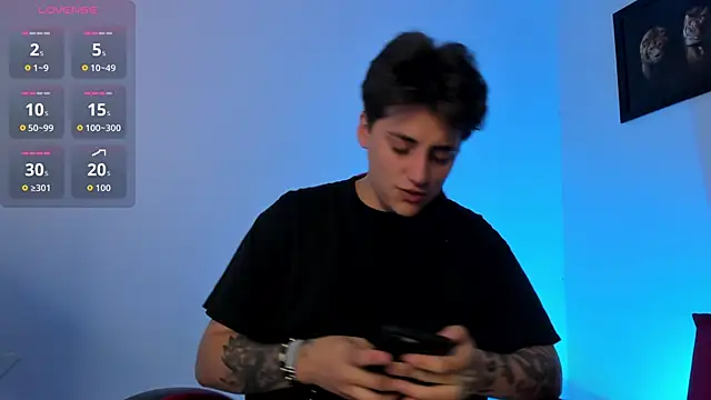 Snapshot of PeytonBox chatting on 10.21.25 PeytonBox online show from 10.21.25