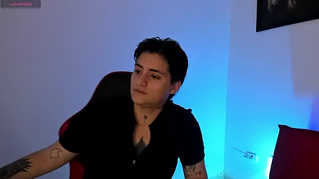 Snapshot of PeytonBox chatting on 10.22.25 PeytonBox online show from 10.22.25