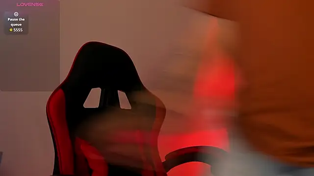 Snapshot of PeytonBox chatting on 10.28.25 PeytonBox online show from 10.28.25