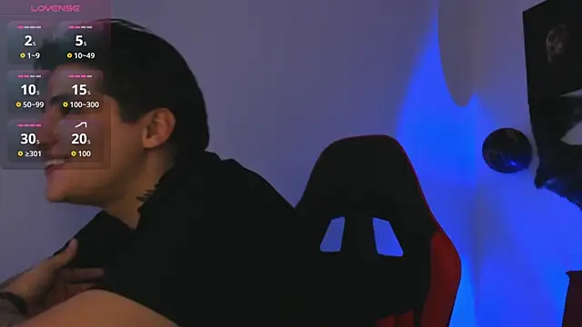 Snapshot of PeytonBox chatting on 10.29.25 PeytonBox online show from 10.29.25