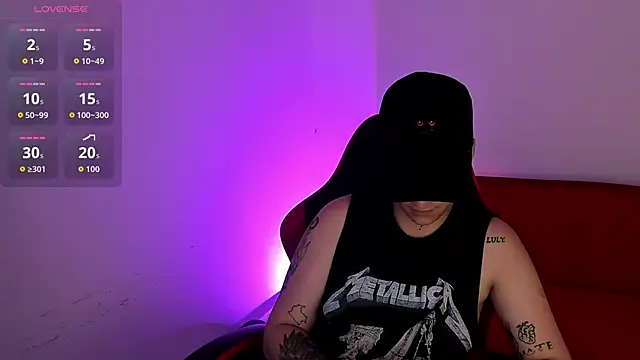 Snapshot of PeytonBox chatting on 11.06.25 PeytonBox online show from 11.06.25