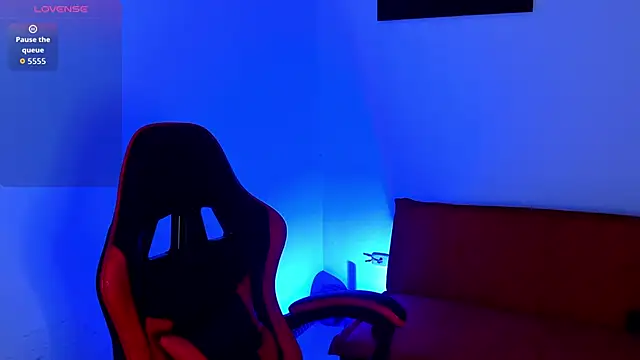 Snapshot of PeytonBox chatting on 11.11.25 PeytonBox online show from 11.11.25