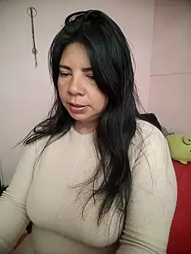 Snapshot of kinky_momm chatting on 05.23.26 kinky momm online show from 05.23.26