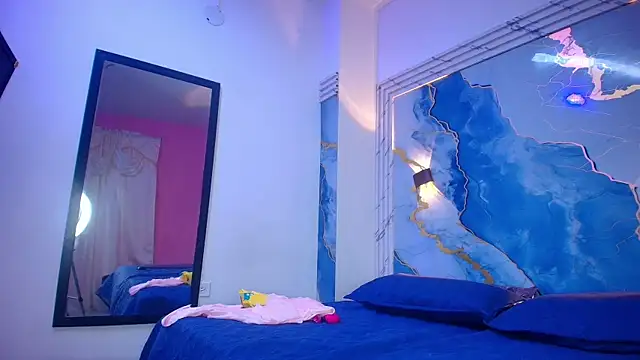 Evelin thompsson online show from 09.17.25