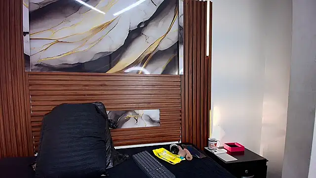 Evelin thompsson online show from 10.18.25