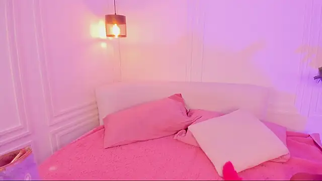 Dafne Hillss online show from 02.27.26