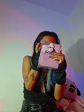 Snapshot of carolinerue chatting on 11.10.25 carolinerue online show from 11.10.25