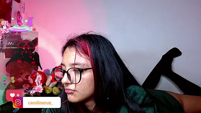 Snapshot of carolinerue chatting on 04.29.26 carolinerue online show from 04.29.26