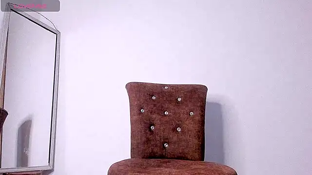 Snapshot of GiuliaCash chatting on 10.18.25 GiuliaCash online show from 10.18.25