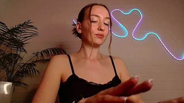 WhitePrincessLuna online show from 04.19.26