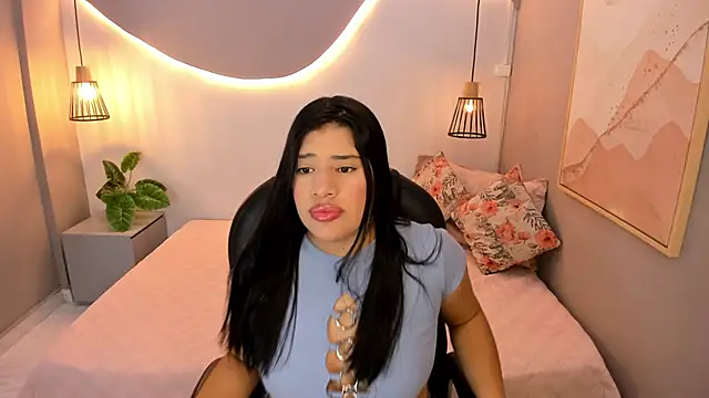 Mia hills  online show from 09.13.25