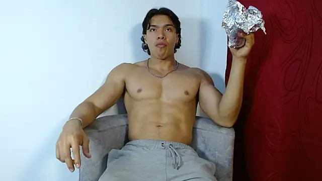 adriel escalante online show from 10.11.25