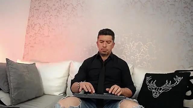 JuanKarloz  online show from 09.09.25