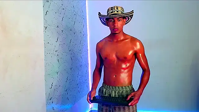 Snapshot of lorian_vikel chatting on 09.30.25 lorian vikel online show from 09.30.25