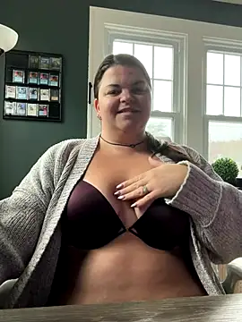 Snapshot of PlayWithBrittany chatting on 10.29.25 PlayWithBrittany online show from 10.29.25