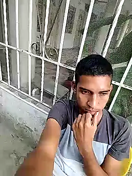 Snapshot of alejandro045 chatting on 11.07.25 alejandro045 online show from 11.07.25