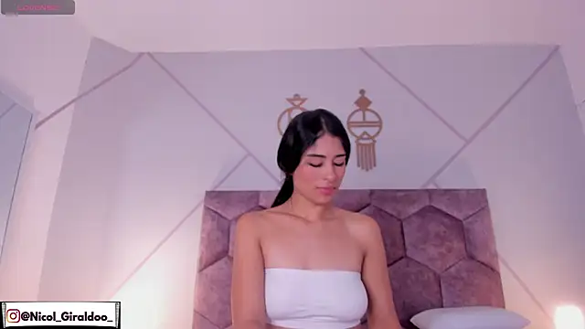 nicol giraldoo online show from 04.06.26