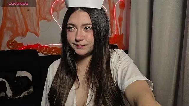 Snapshot of valentinauwu chatting on 10.25.25 valentinauwu online show from 10.25.25