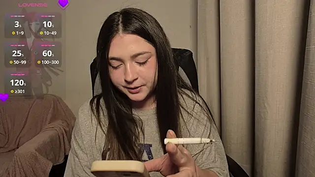 Snapshot of valentinauwu chatting on 11.13.25 valentinauwu online show from 11.13.25