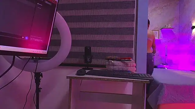 Snapshot of abbyrouss_ chatting on 10.10.25 abbyrouss online show from 10.10.25