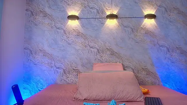 Snapshot of abbyrouss_ chatting on 10.28.25 abbyrouss online show from 10.28.25