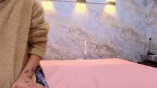 Snapshot of abbyrouss_ chatting on 10.29.25 abbyrouss online show from 10.29.25