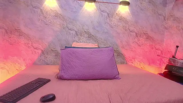 Snapshot of abbyrouss_ chatting on 10.31.25 abbyrouss online show from 10.31.25